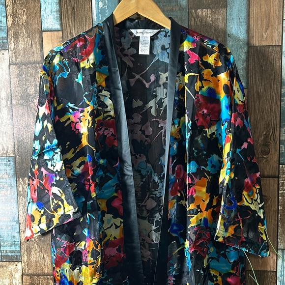 Draper’s & Damons Large colorful floral fringe bottom top - Picture 3 of 16